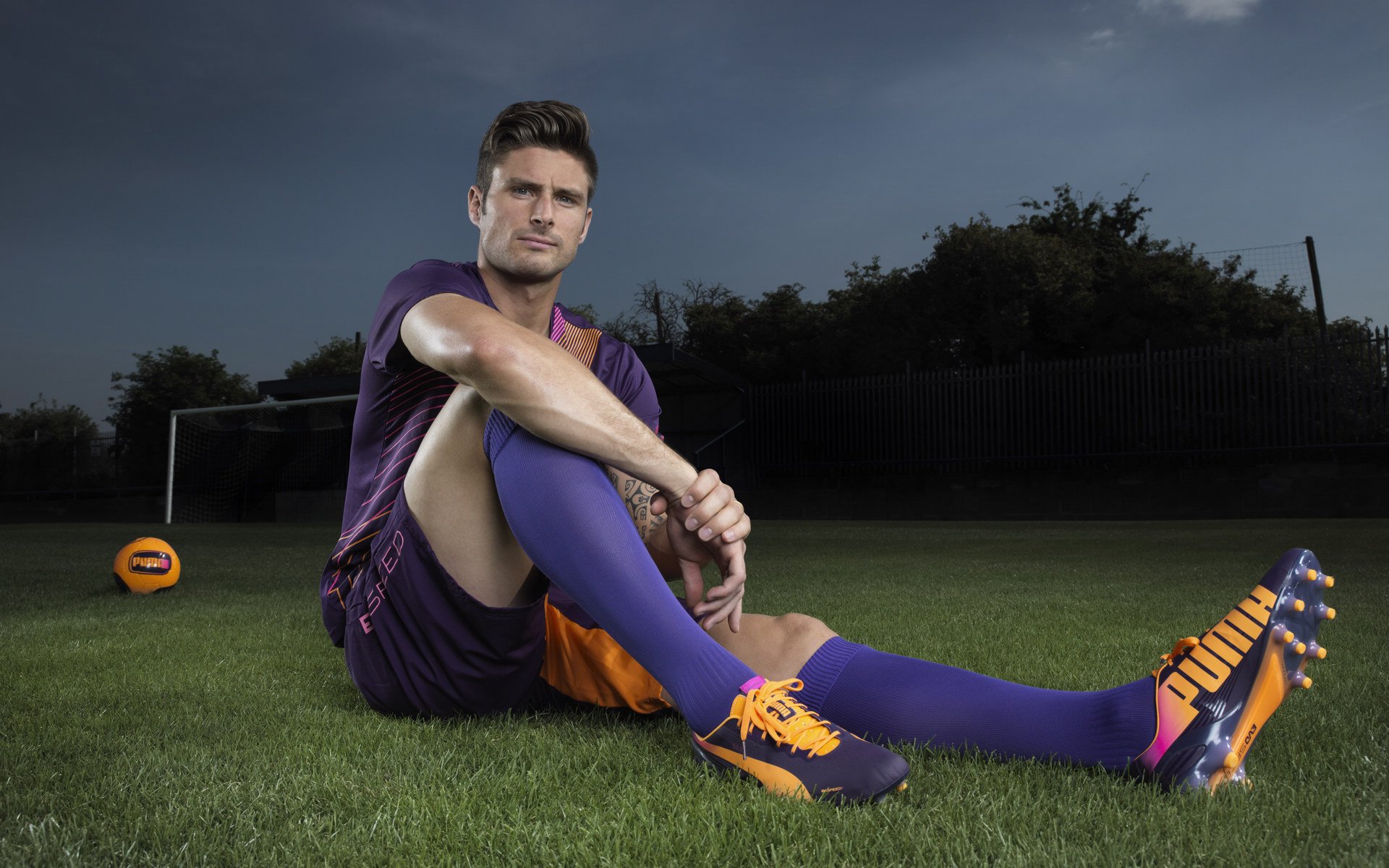 德甲青训营吸引大量年轻才俊加盟，德甲青训体系