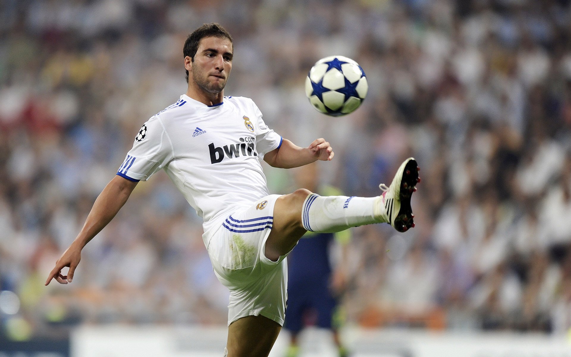 爱游戏电竞-青年球员崛起，欧冠未来之星荟萃，未来四年欧冠决赛场地